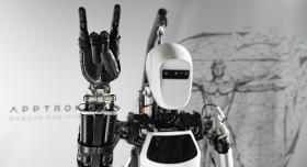 A robot does the Hook 'em hand sign.